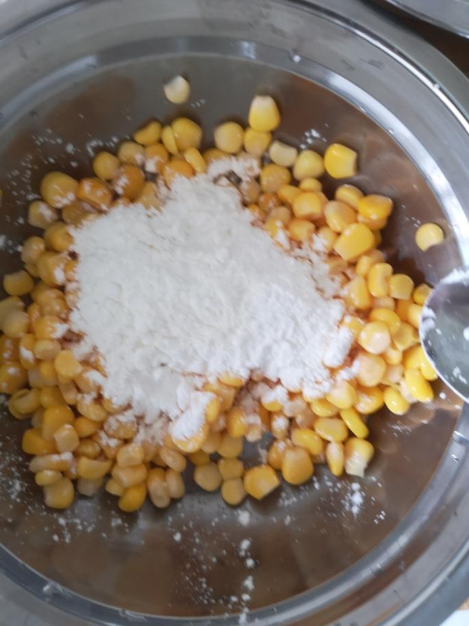 一人食——黄金玉米烙的做法 步骤2