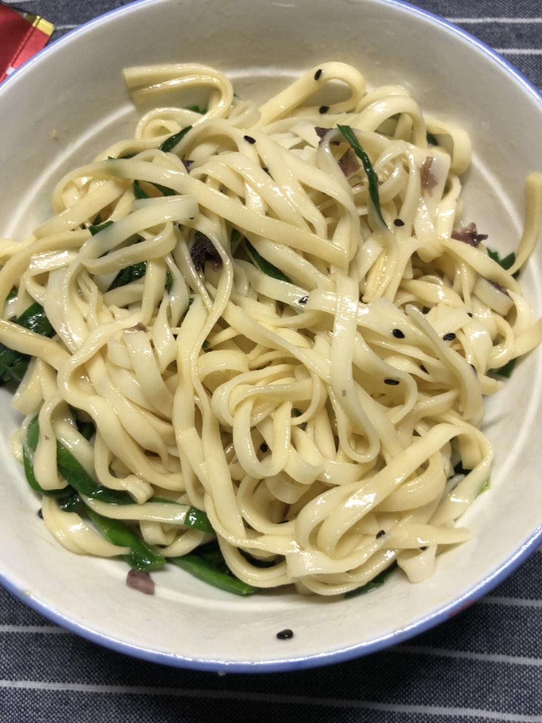 韭菜拌面