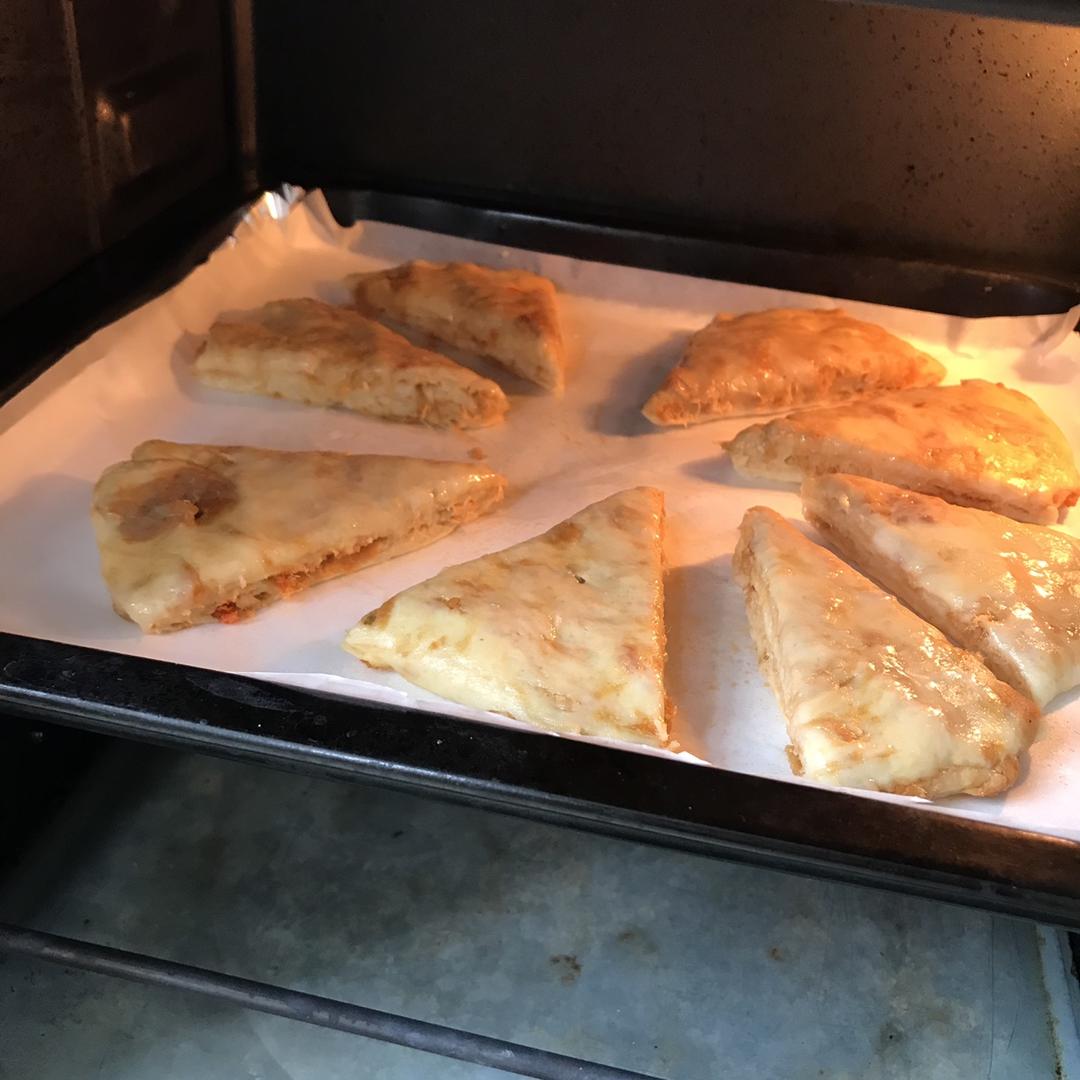 咸蛋黄肉松司康
