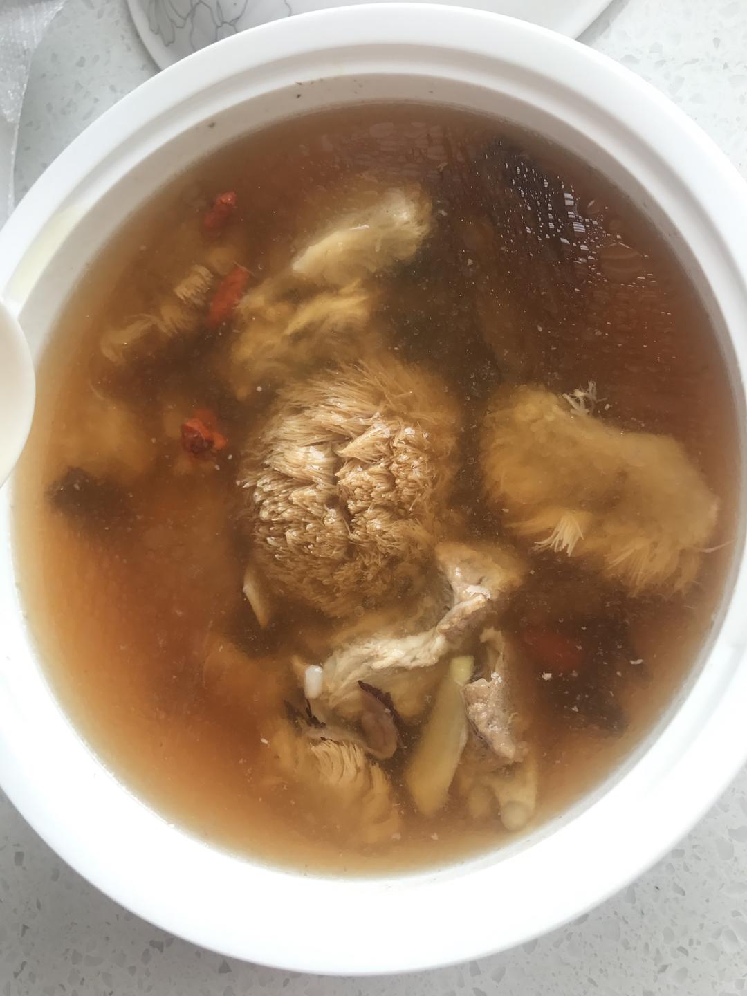 猴头菇排骨养胃汤(行气、暖胃)的做法 步骤5