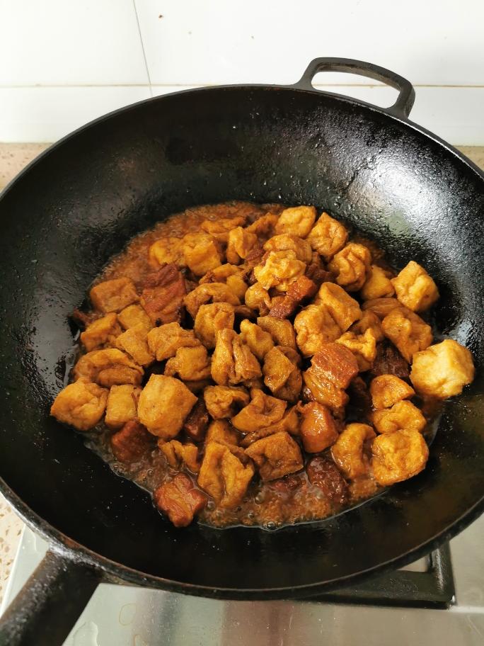 五花肉烧油豆腐的做法 步骤4