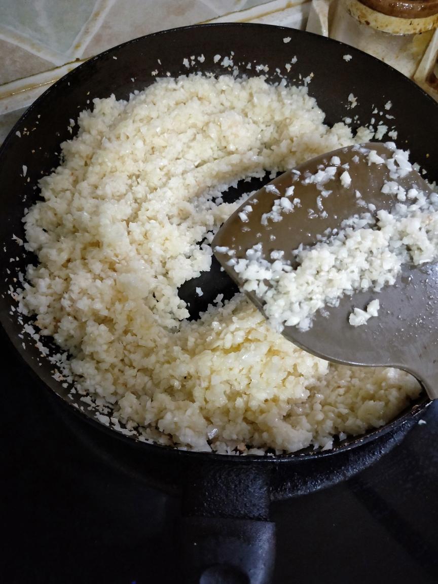 金沙辣椒(避风塘炒辣椒)的做法 步骤5
