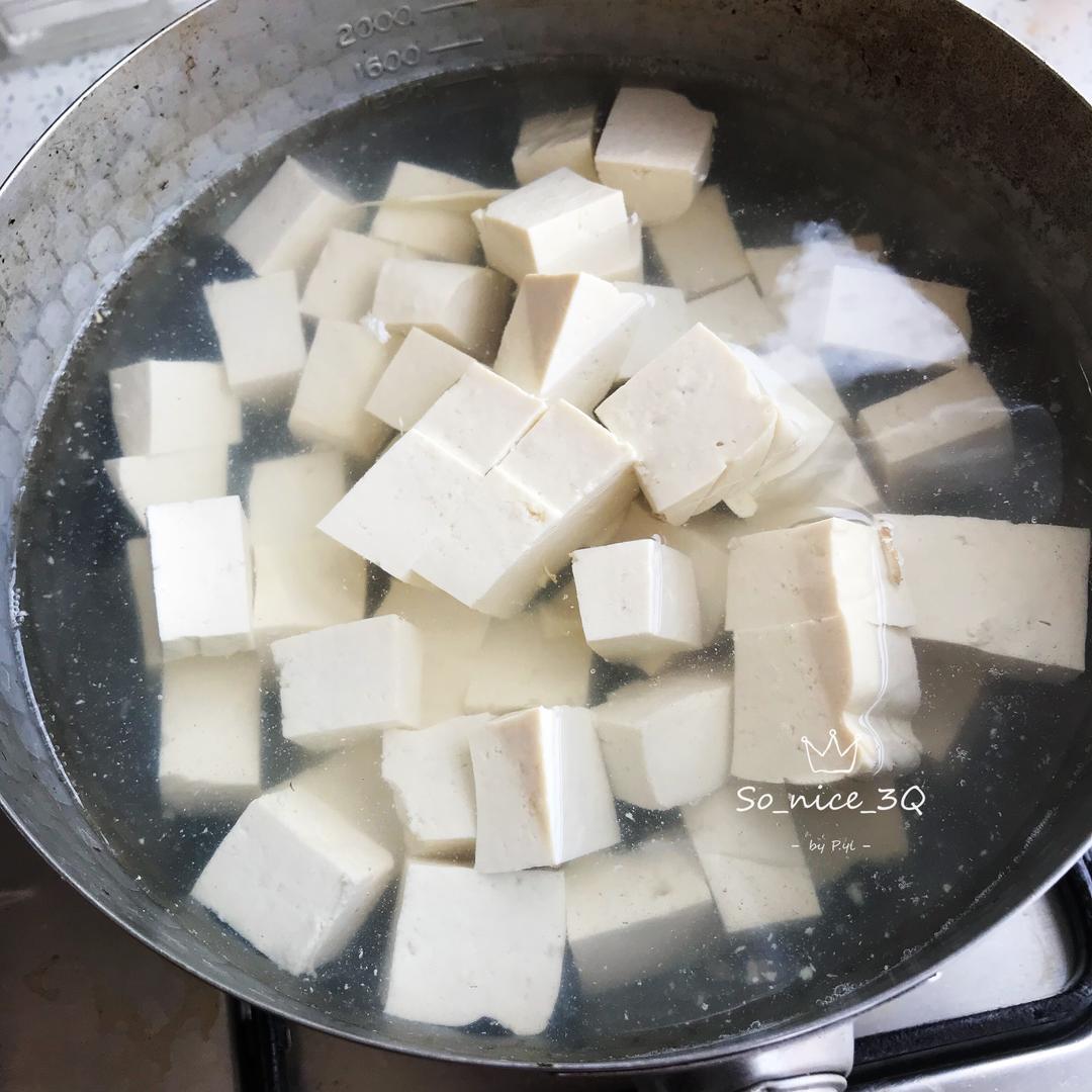 减脂无油低卡清爽干贝裙带菜豆腐汤