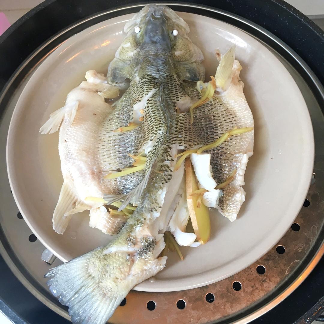 清蒸鲈鱼