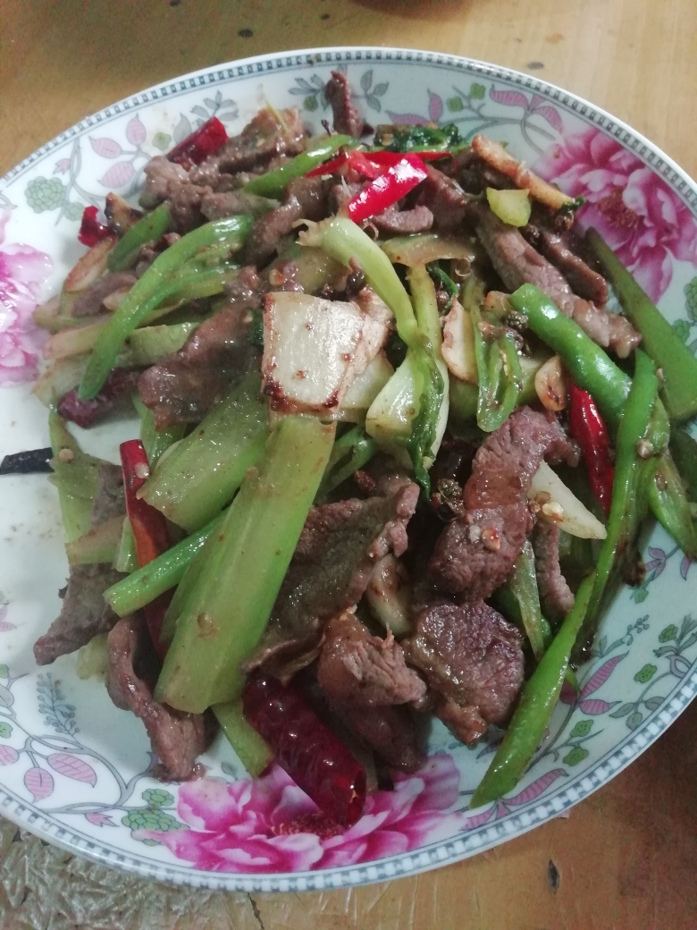 芹菜炒牛肉