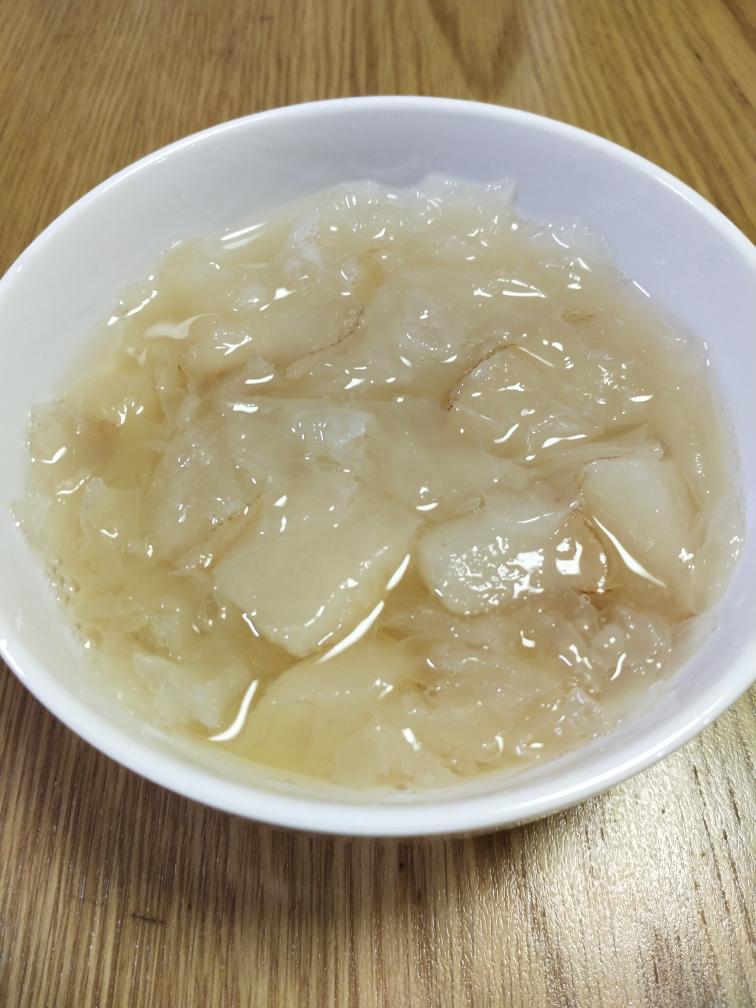 银耳雪梨海底椰糖水