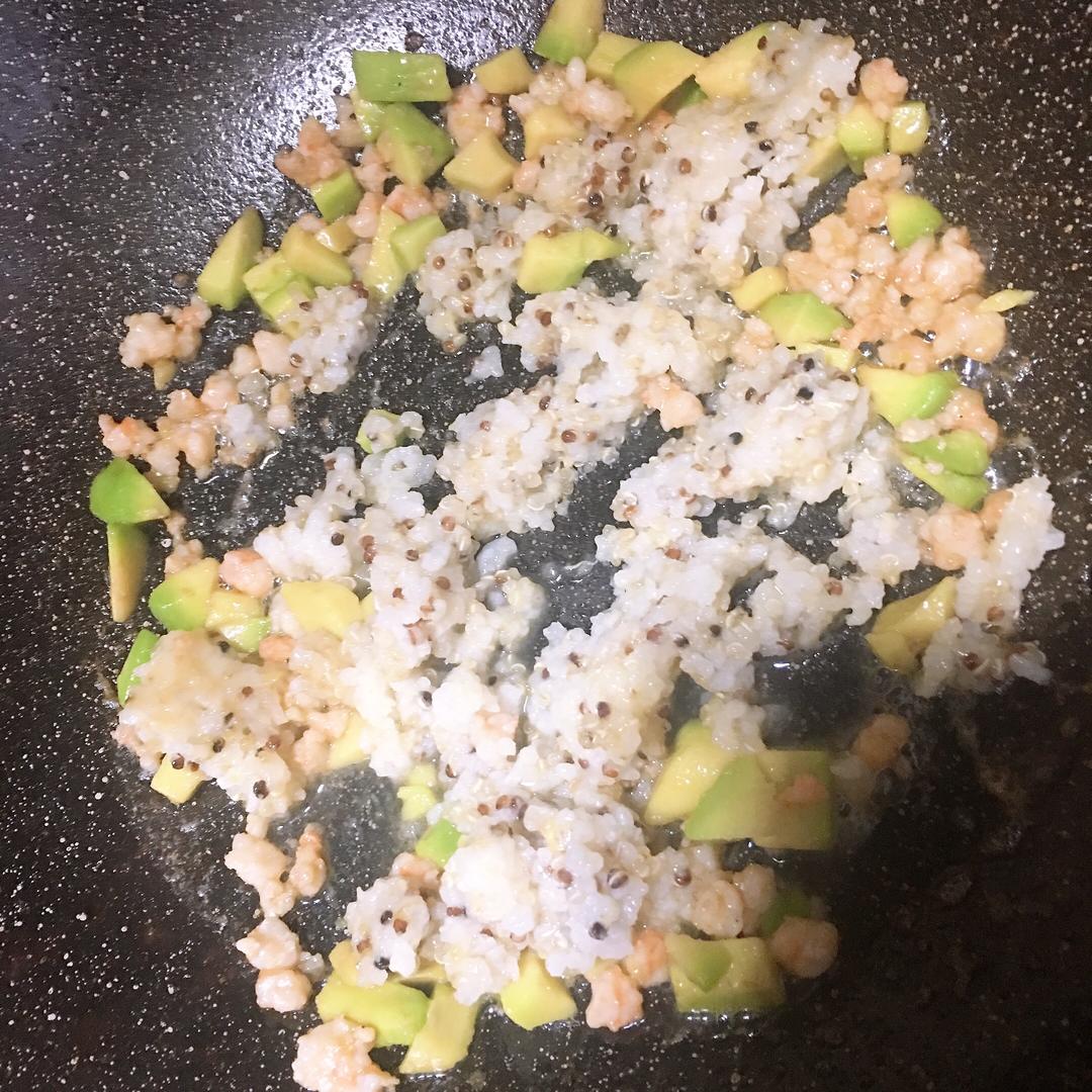 牛油果鲜虾炒饭