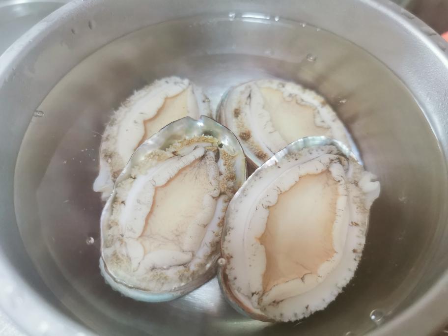 姐姐妹妹の番茄小碗装鲍鱼~小朋友轻松吃完一整只番茄(可搭配米饭做成捞饭)的做法 步骤4