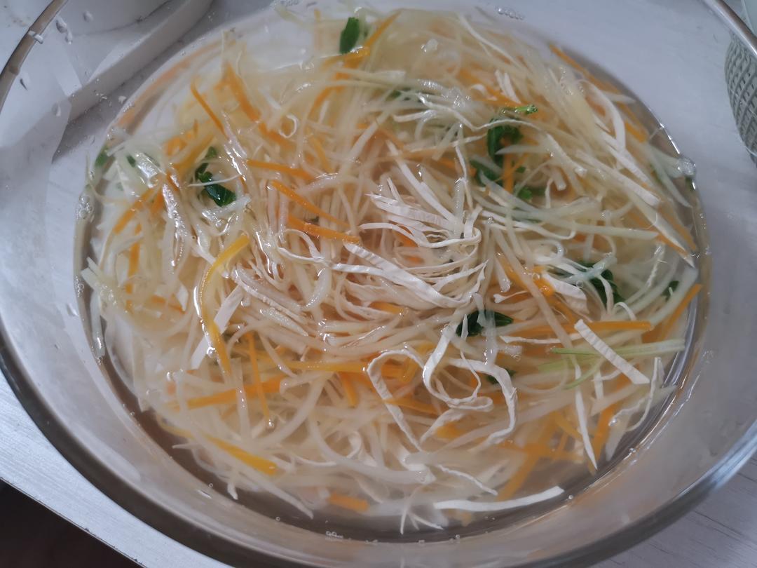 爽脆开胃的凉拌三丝