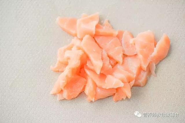 胡萝卜三文鱼条的做法 步骤1