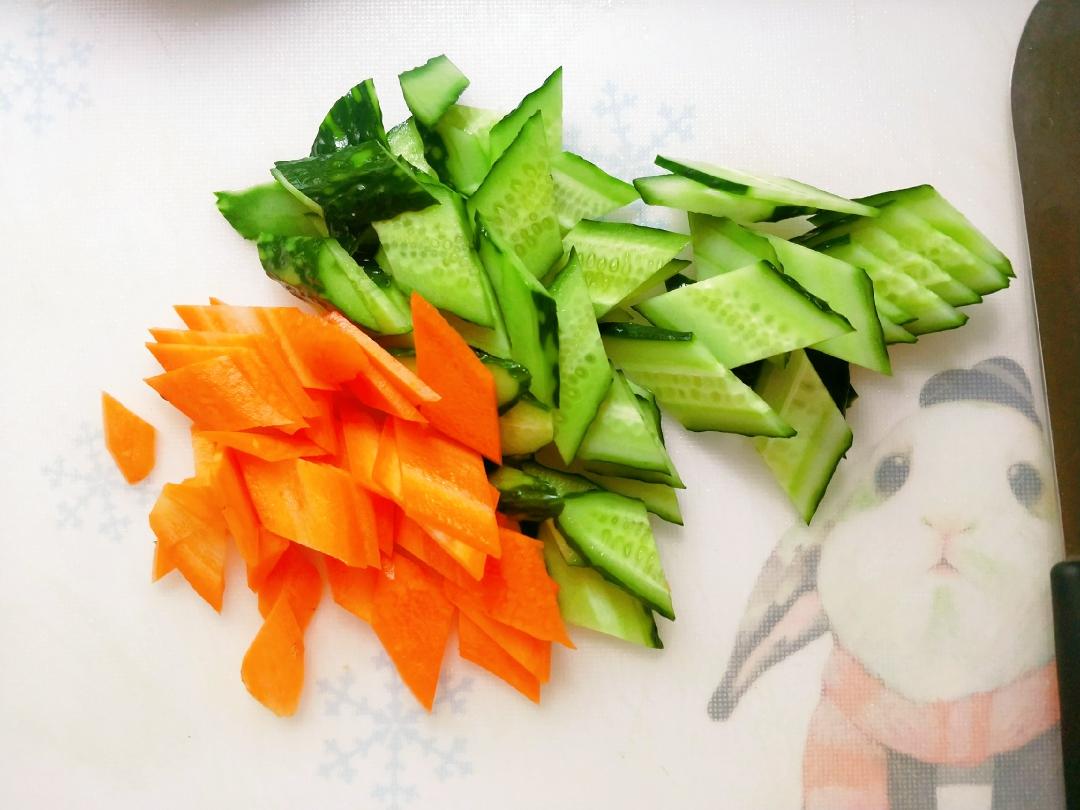 黄瓜胡萝卜炒蛋快手菜
