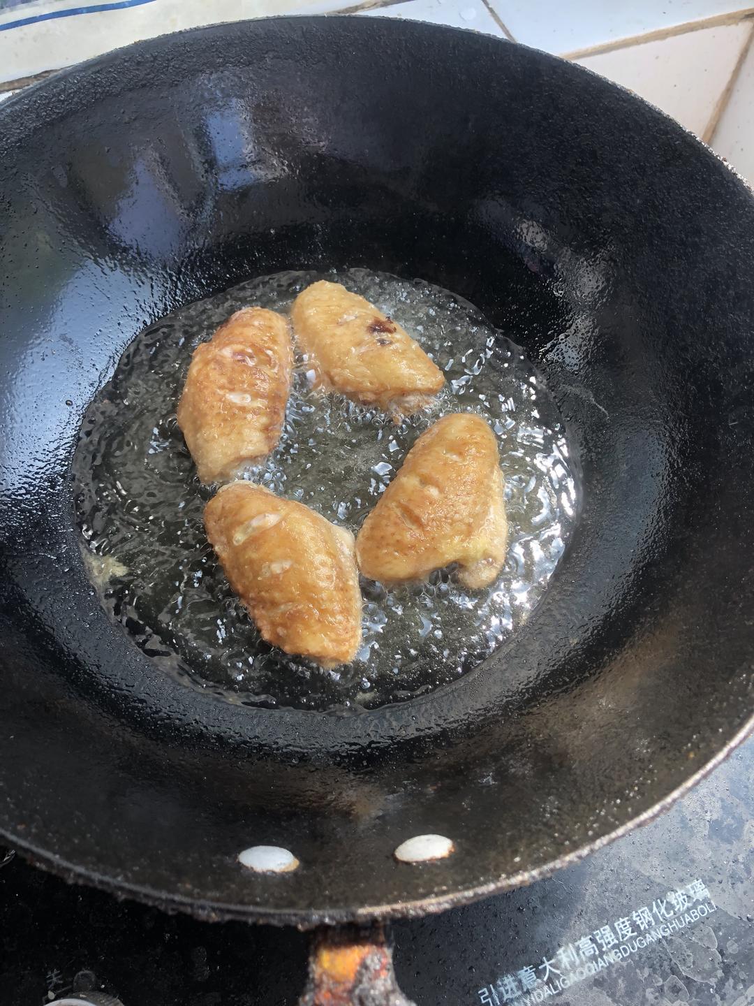 蛋黄焗鸡翅,好吃到隔壁小孩都馋哭了的做法 步骤3