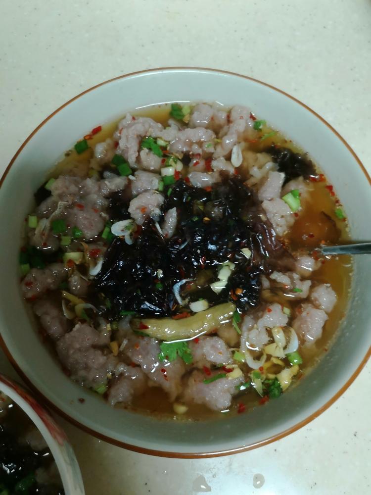 香菜 辣椒粉 泡椒水 白胡椒粉 蚝油猪油 生抽 姜丝 糖 福鼎肉片的做法