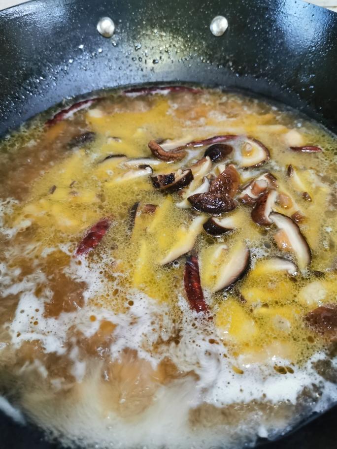 黄焖鸡