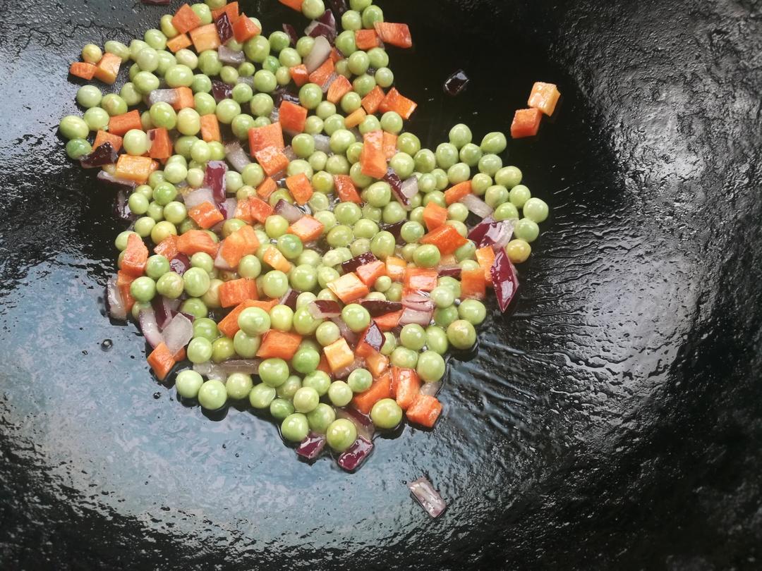 时蔬菠萝炒饭