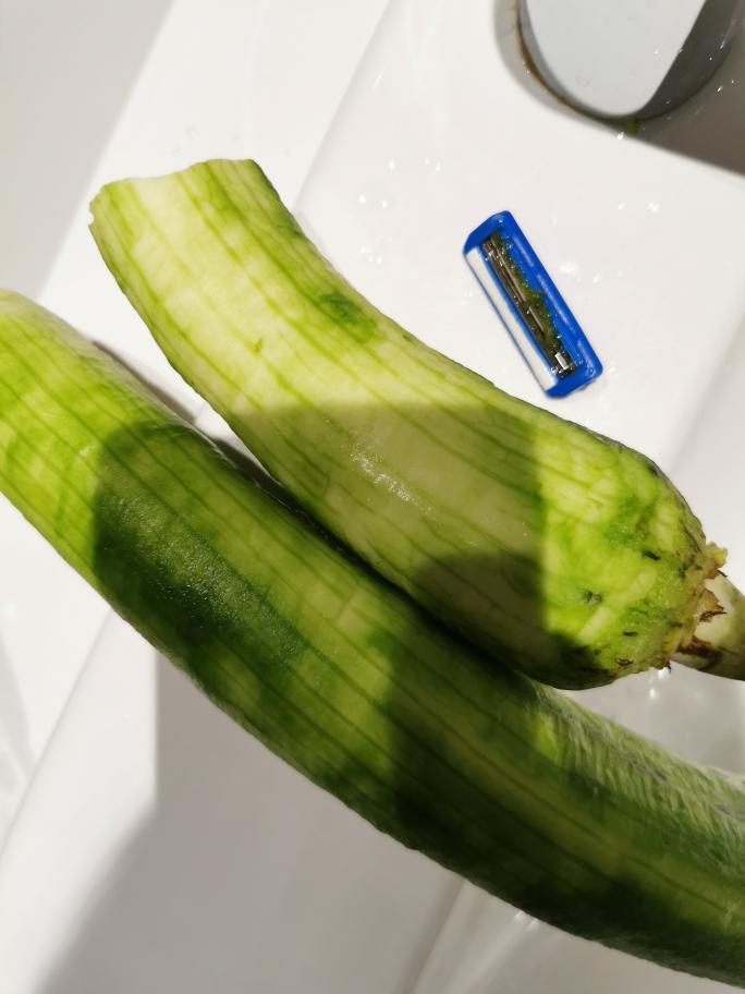 焖烧杯鸡蛋丝瓜海鲜菇拌生菜的做法 步骤1