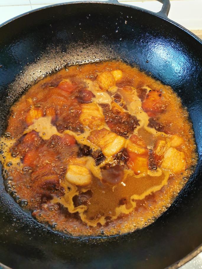 五花肉烧油豆腐的做法 步骤3