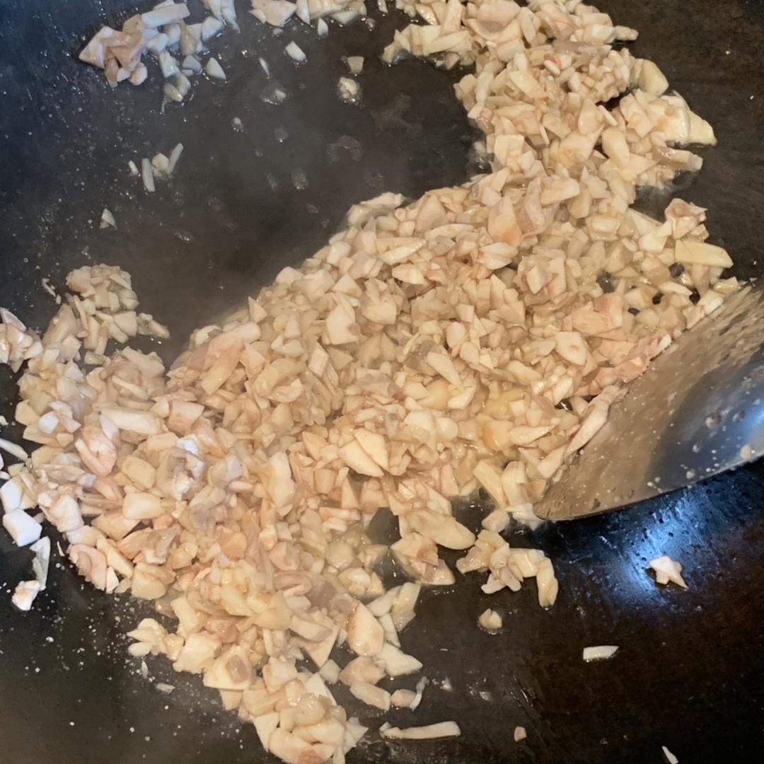 鸡茸蘑菇汤 奶油蘑菇汤 完胜必胜客和棒约翰的做法 步骤5