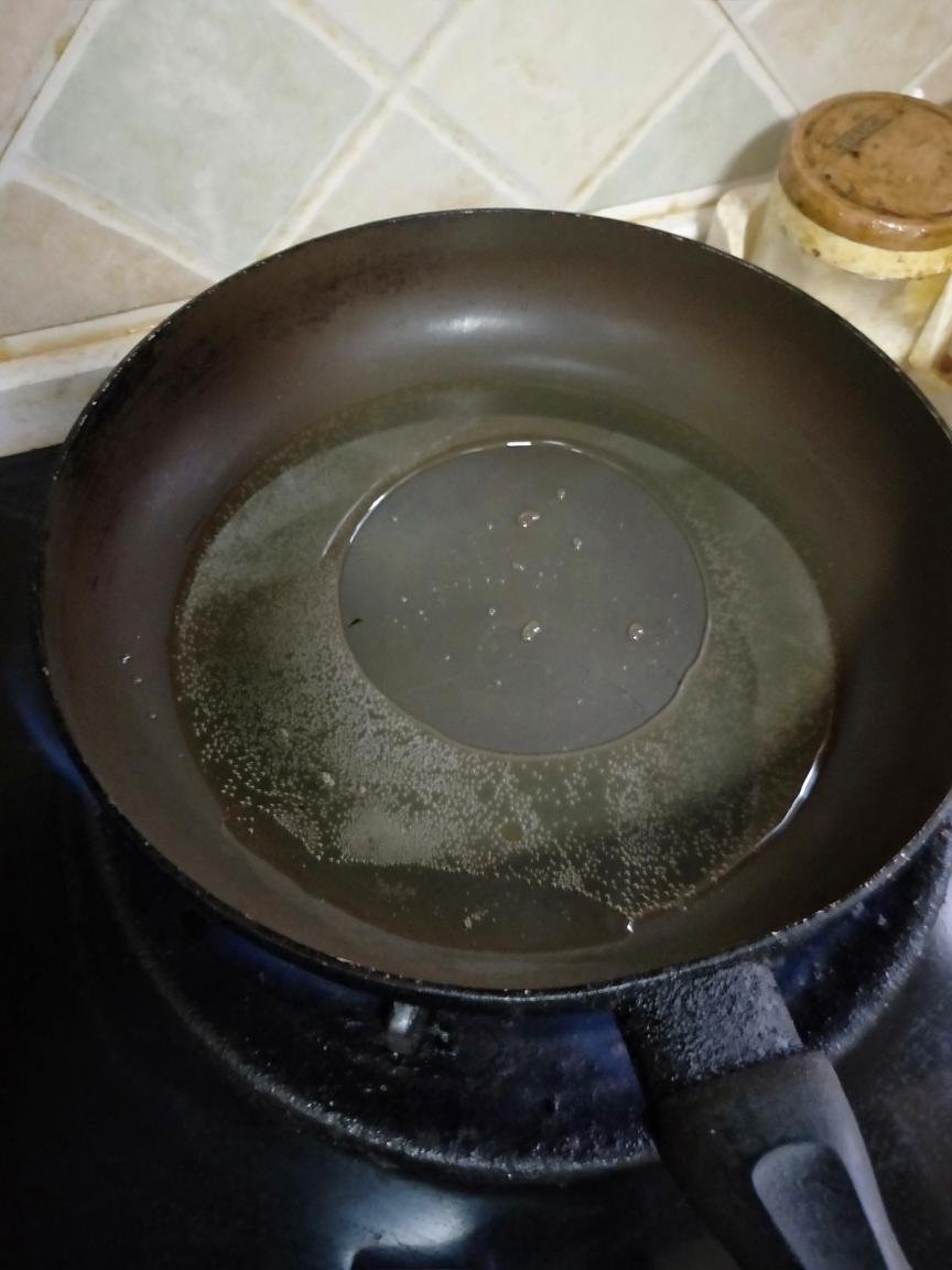 金沙辣椒(避风塘炒辣椒)的做法 步骤4