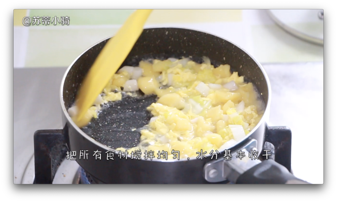 苏蒂宝宝餐:蔬菜蛋黄揪揪面+南瓜鸡蓉汤