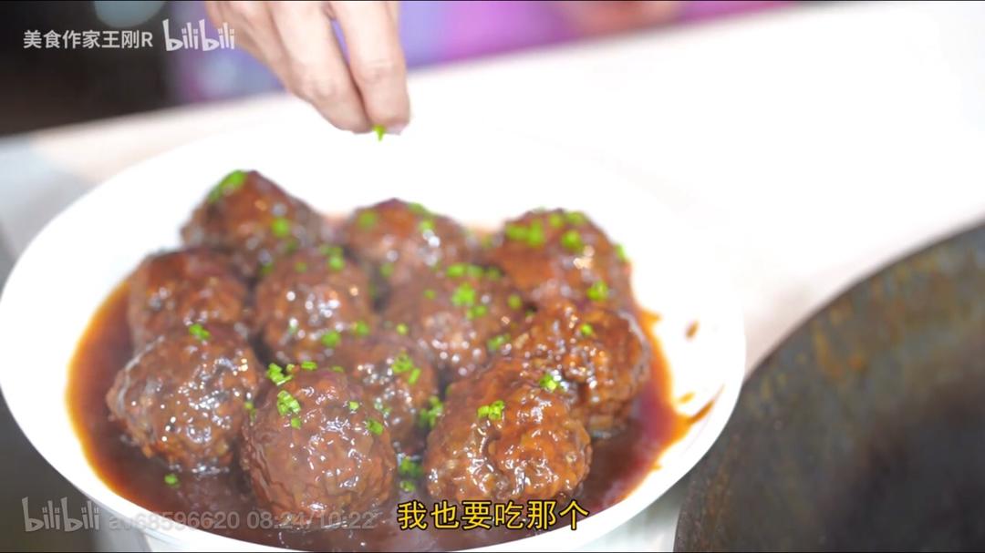 王刚 红烧狮子头的做法 步骤10