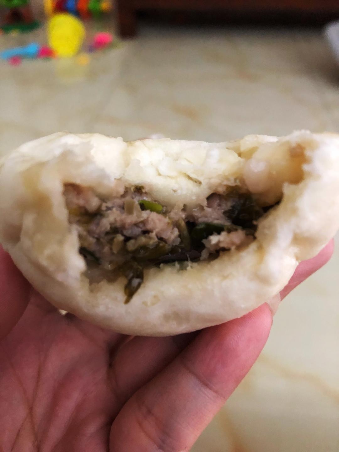 面粉 500克 酵母 5克 糖 克 盐 随意 水 260g 包子的做法   包子100g