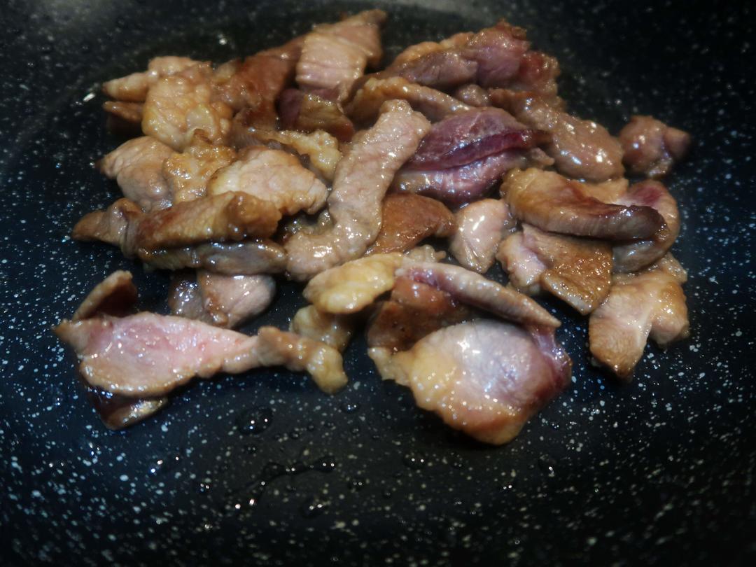 快手午餐便当饭盒——黄瓜炒肉和圆葱油皮
