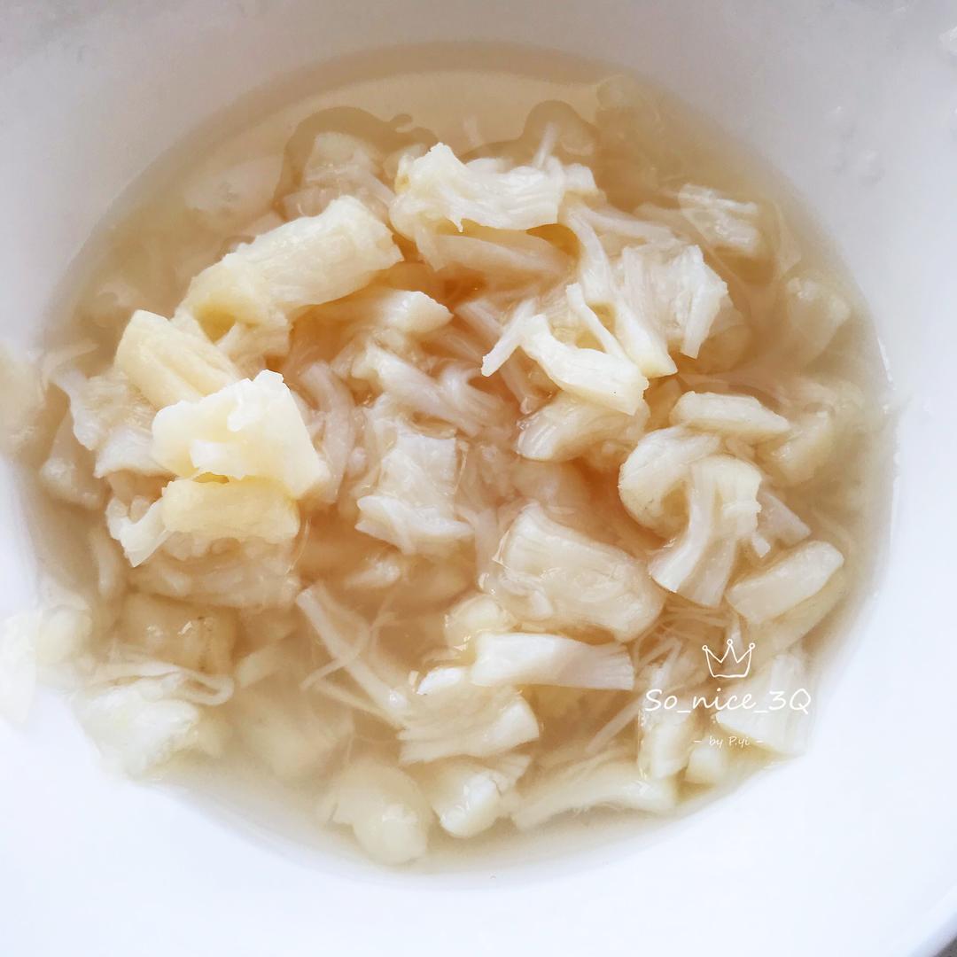 减脂无油低卡清爽干贝裙带菜豆腐汤