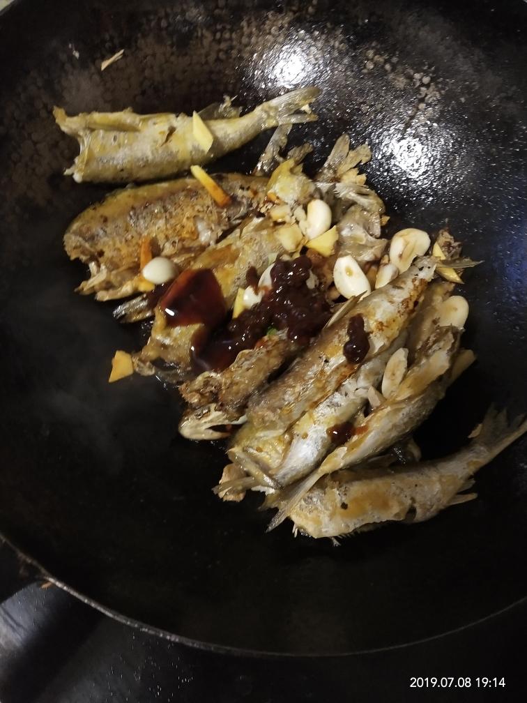 红烧杂鱼毛豆
