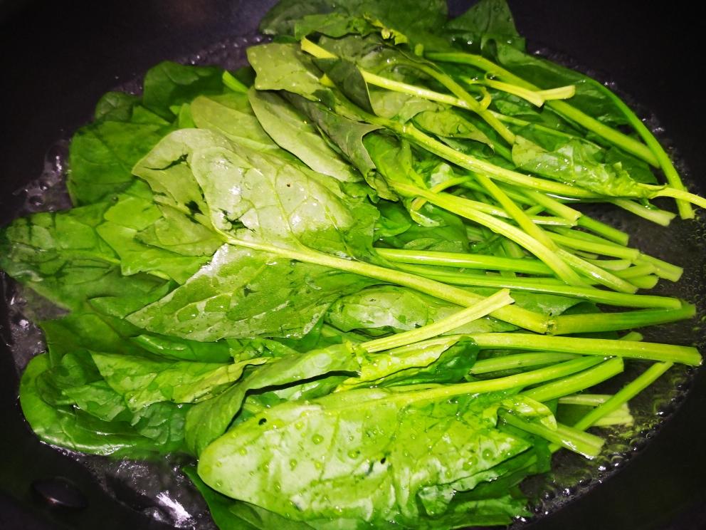 飘香的凉拌菠菜