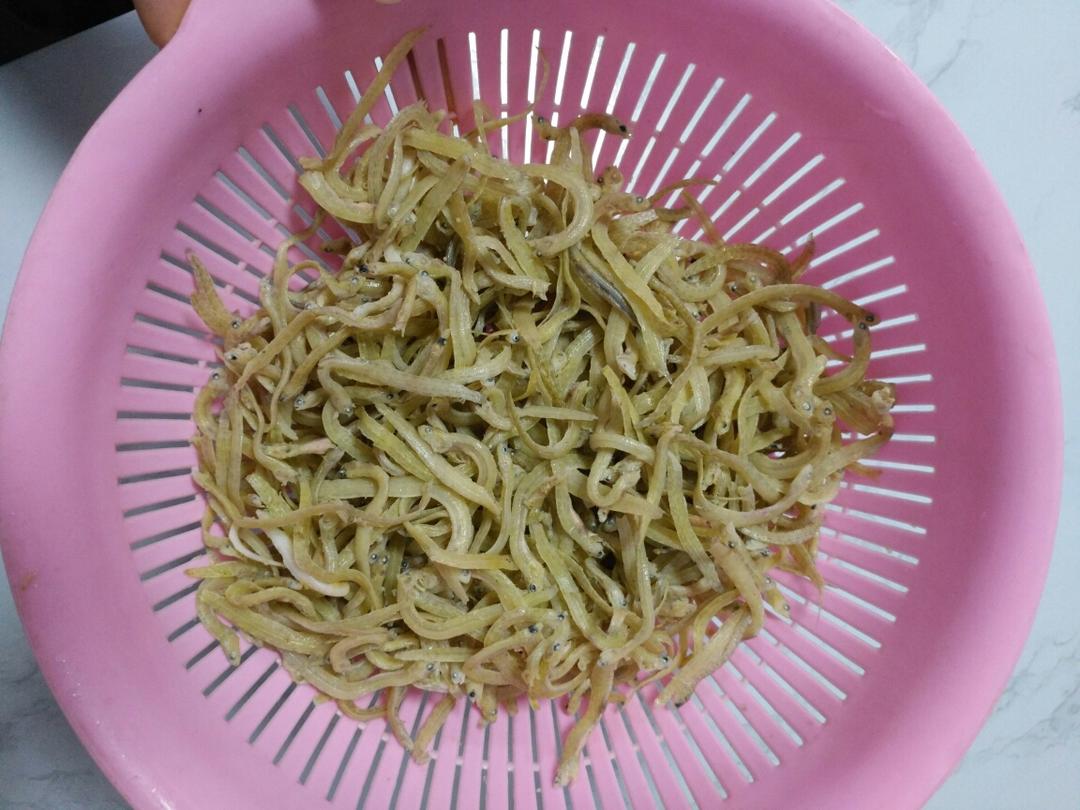 蜜汁坚果香拌银鱼的做法 步骤6