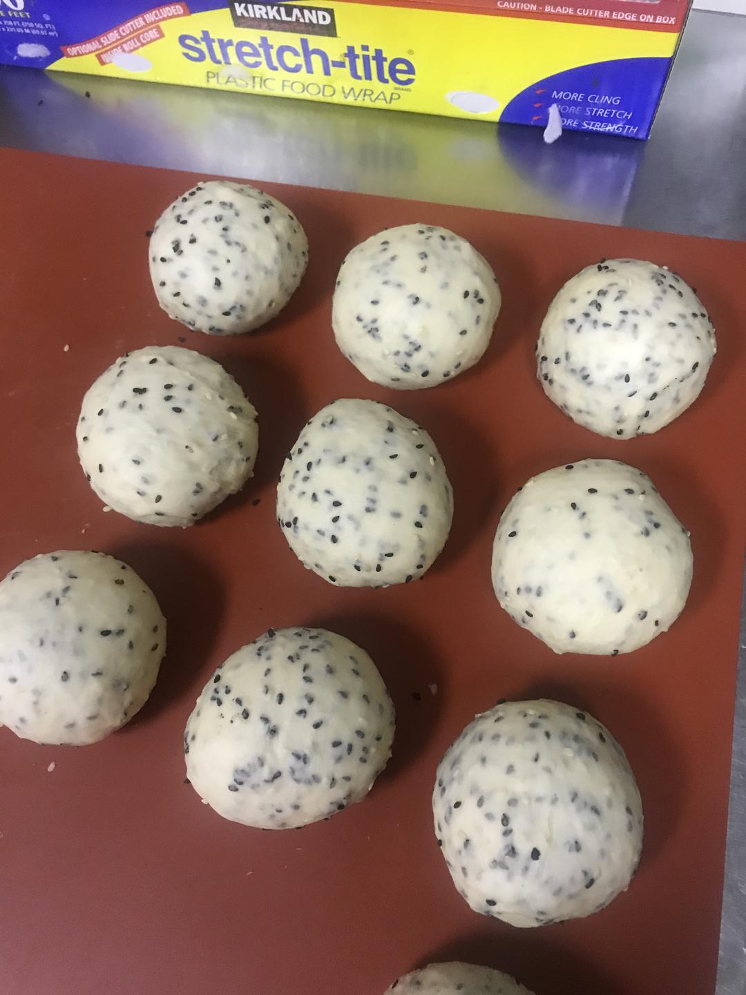 黑芝麻小软欧面包
