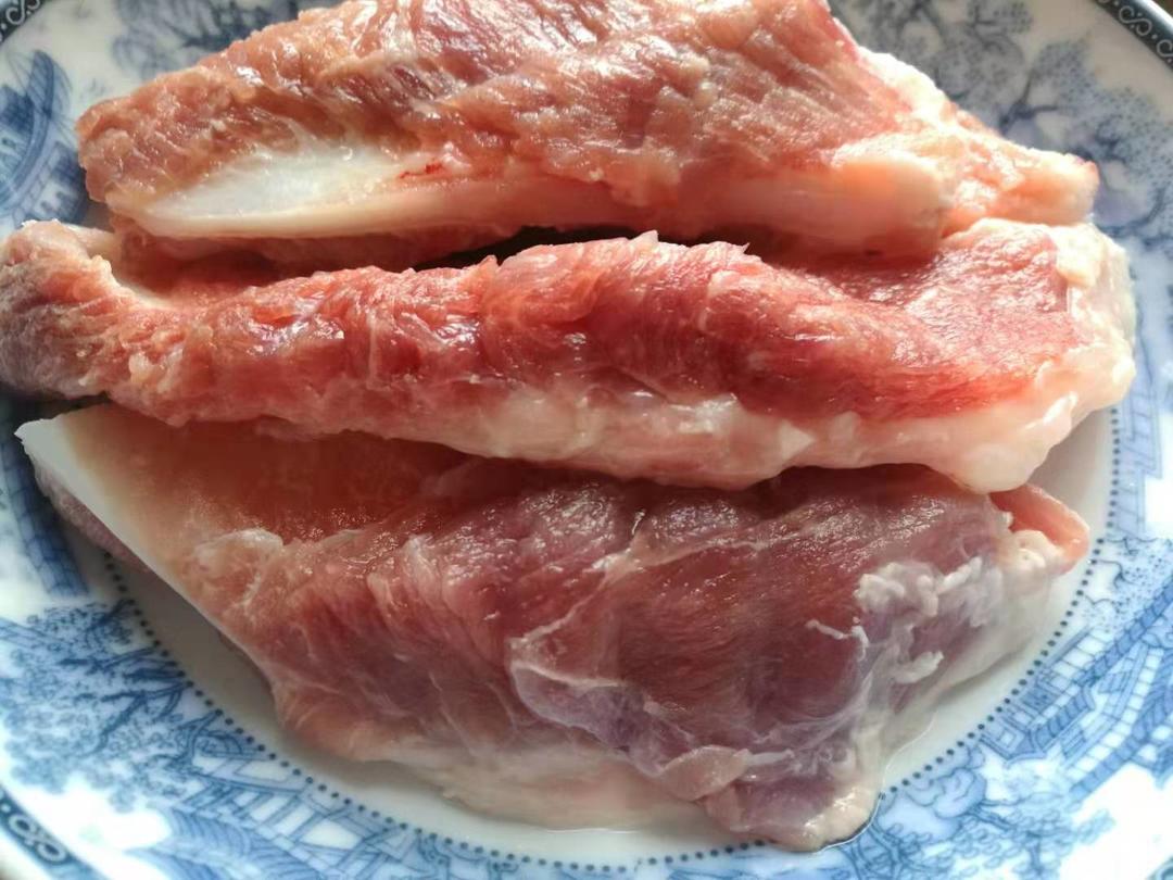 下酒好菜:辣椒炒月亮骨的做法 步骤1